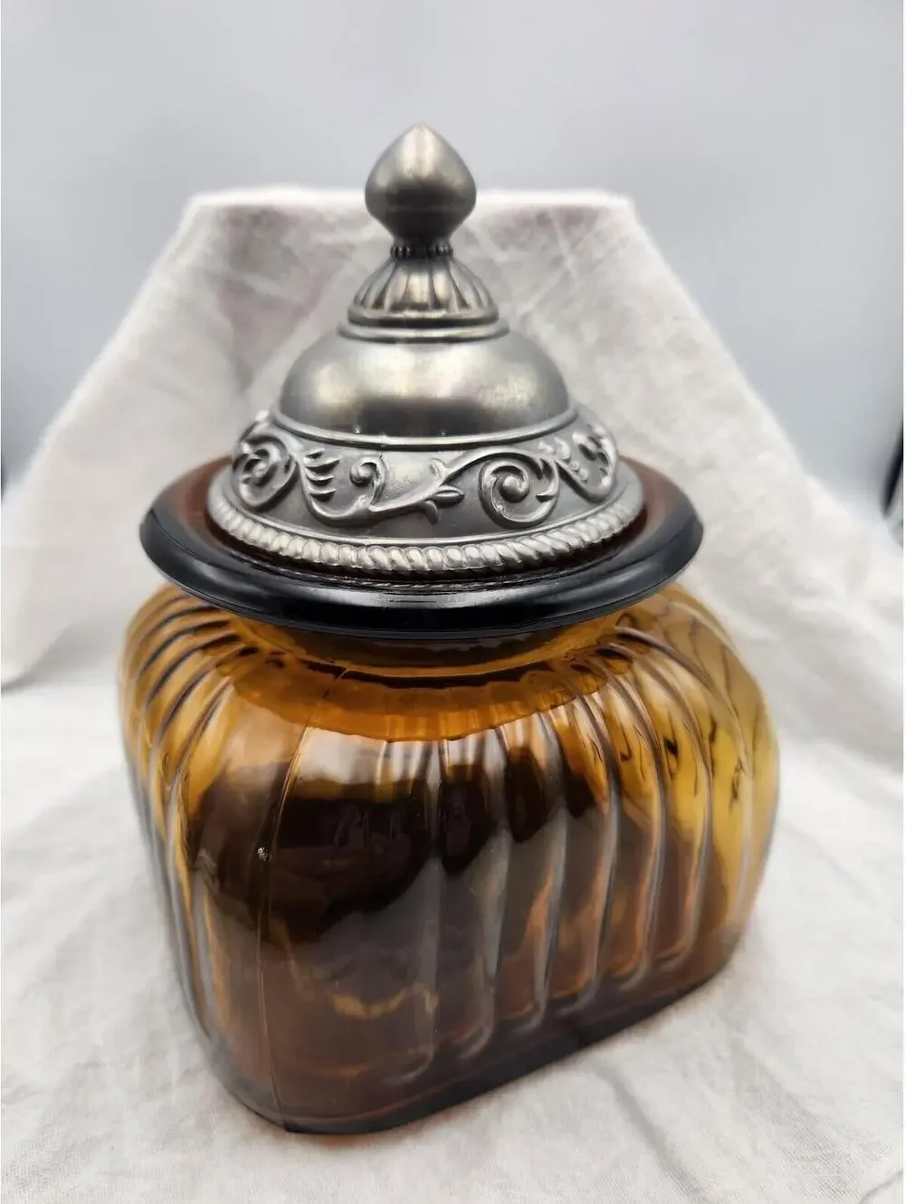 Vintage Style Amber Glass Jar with Ornate Pewter Tone Metal Lid Decorative I3 - Picture 6 of 12